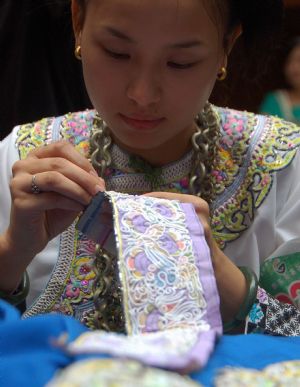A competitor makes embroidery during a traditional handicraft competition in Kaili, southwest China's Guizhou Province, Septemebr 15, 2009.