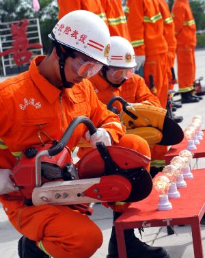 Fire fighters attend a drill in Zhongwei of northwest China's Ningxia Hui Autonomous Region September 15, 2009.