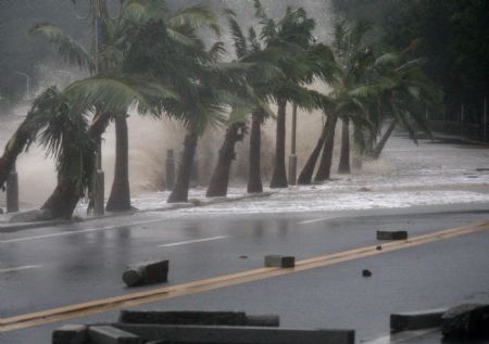 Surging billows splash onto the coastal road as an aftermath of the gales and heavy rains brought by the tropical storm Koppu, at Zhuhai City, south China's Guangdong Province, September 15, 2009.