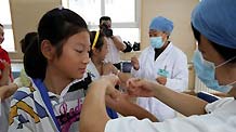 Pupils get flu vaccination shots at Hepingli No.9 Primary School in Dongcheng District of Beijing, capital of China, September 16, 2009.