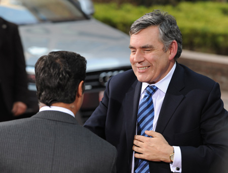 Britain's Prime Minister Gordon Brown (R) arrives for an informal summit of European Union (EU) leaders in Brussels, capital of Belgium, September 17, 2009.