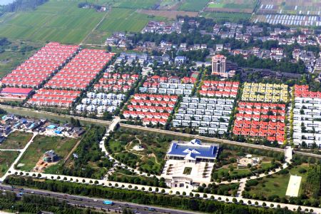 The aerial picture taken on September 19, 2009 shows the farmers&apos; villas in Hangji Township of Yangzhou City, east China&apos;s Jiangsu Province. 