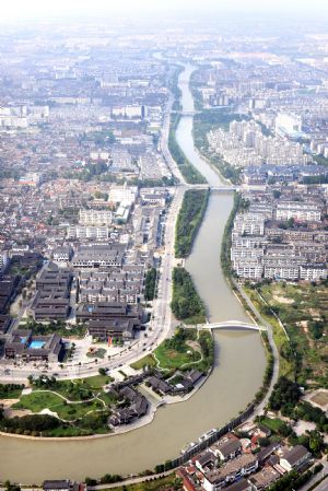 The aerial picture taken on September 19, 2009 shows the canal going through Yangzhou City, east China&apos;s Jiangsu Province.