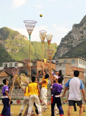 A group of younsters play their distinctive overhead ball match to mark the forthcoming grand celebration of the 60th anniversary of the founding of the People's Republic of China, at Hechi City, southwest China's Guangxi Zhuang Autonomous Region, September 19, 2009.