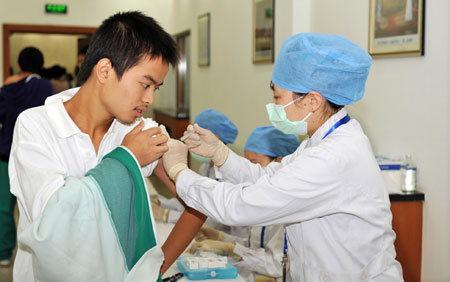 A student from the high school affiliated to Minzu university of China receives the A/H1N1 flu vaccination in Beijing, capital of China, on Sept. 21, 2009. The national capital Beijing took the lead in the country to start A/H1N1 flu vaccination program Monday, the municipal health authorities announced. 