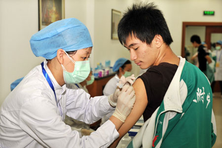 A student from the High School affiliated to Minzu University of China receives the A/H1N1 flu vaccination in Beijing, capital of China, on September 21, 2009. The national capital Beijing took the lead in the country to start A/H1N1 flu vaccination program Monday, the municipal health authorities announced. 