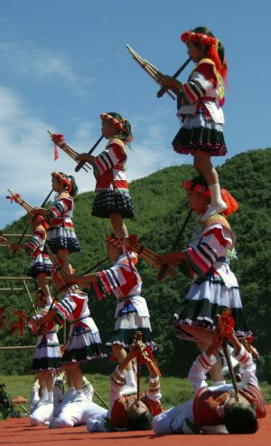 Full-dressed kids of the Miao ethnic group perform during the opening ceremony of a leek flower cultural festival held in Hezhang, southwest China's Guizhou Province, September 22, 2009. The festival opened on Tuesday in Hezhang county that grows wild leek plants of more than 30 square kilometers.