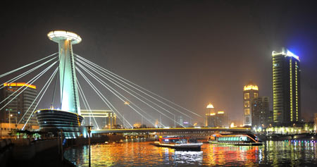 Photo taken on September 22, 2009 shows the night scene of Haihe River in Tianjin, China. 