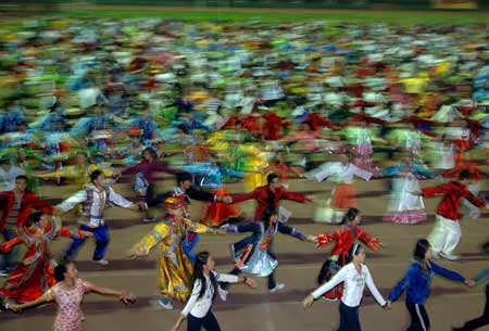 Students of Central University for Nationalities attend a rehearsal for the upcoming National Day massive celebration, in Beijing, September 22, 2009.