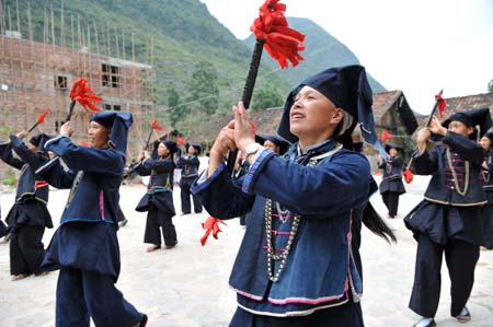 Women of Dark Cloth Zhuang perform dance in Napo county, southwest China's Guangxi Zhuang Autonomous Region, September 23, 2009.