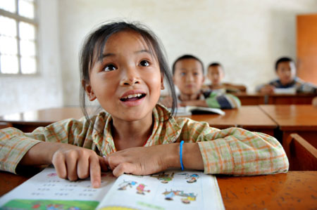 Children of Dark Cloth Zhuang attend class in Napo county, southwest China's Guangxi Zhuang Autonomous Region, September 23, 2009.