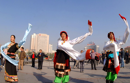 People of the Tibet ethnic group perform Guozhuang, a Tibetan Bonfire Dance, in Xining, capital of northwest China's Qinghai Province, September 24, 2009. 