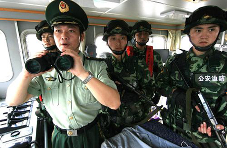 An anti-terror drill for the upcoming National Day is held in Shanghai, September 24.