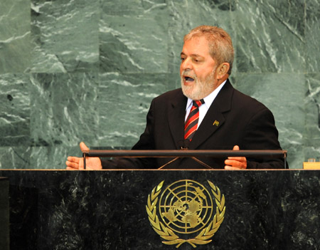 Brazil's President Luis Inacio Lula da Silva addresses the general debate at the UN headquarters in New York, Sept. 23, 2009. (Xinhua/Shen Hong)