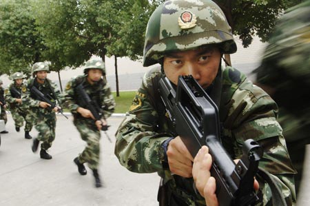 Chinese armed policemen practise during an anti-terrorism training to ensure the stability during the National Day holidays, in Hefei, capital of east China's Anhui Province, September 25, 2009.
