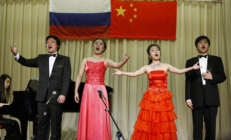 Chinese students sing a song in a evening sponsored by Confucius Institute of Moscow University to celebrate the 60th anniversary of founding of the People's Republic of China in Moscow, capital of Russia, September 25, 2009.