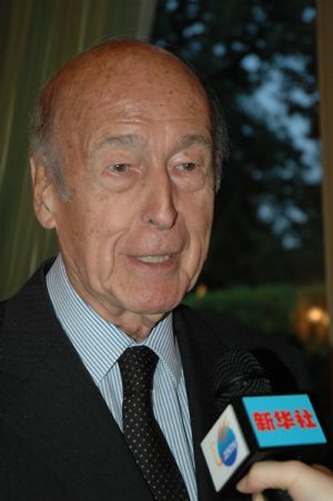 Former French president Valery Giscard d'Estaing is interviewed during a reception held at a garden in Paris, capital of France, on September 28, 2009. 