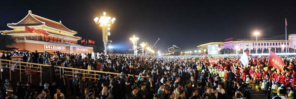 A view of the Tian'anmen Square before a grand performance for the celebrations for the 60th anniversary of the founding of the People's Republic of China,in central Beijing, capital of China, October 1, 2009. 