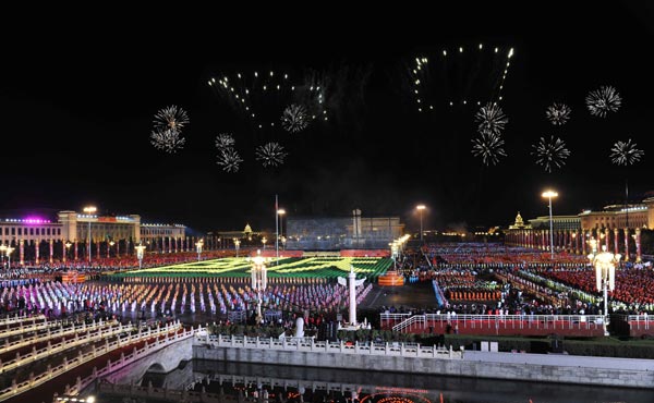 Fireworks depicting the number 60 are seen in the celebrations for the 60th anniversary of the founding of the People&apos;s Republic of China, on the Tian&apos;anmen Square in central Beijing, capital of China, October 1, 2009. 