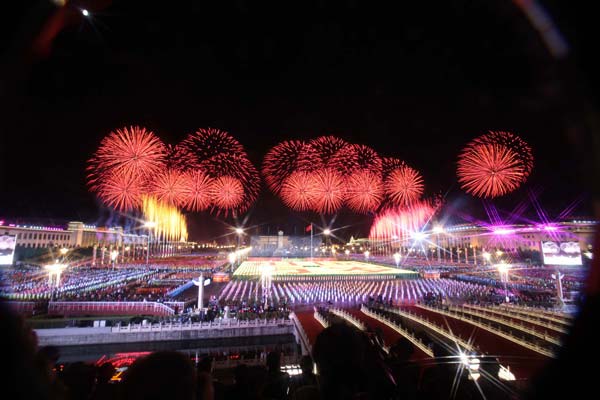 Fireworks are seen in the celebrations for the 60th anniversary of the founding of the People&apos;s Republic of China, on the Tian&apos;anmen Square in Beijing, capital of China, October 1, 2009. 