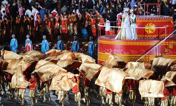 Singers perform during the celebrations for the 60th anniversary of the founding of the People&apos;s Republic of China, on the Tian&apos;anmen Square in Beijing, capital of China, October 1, 2009.