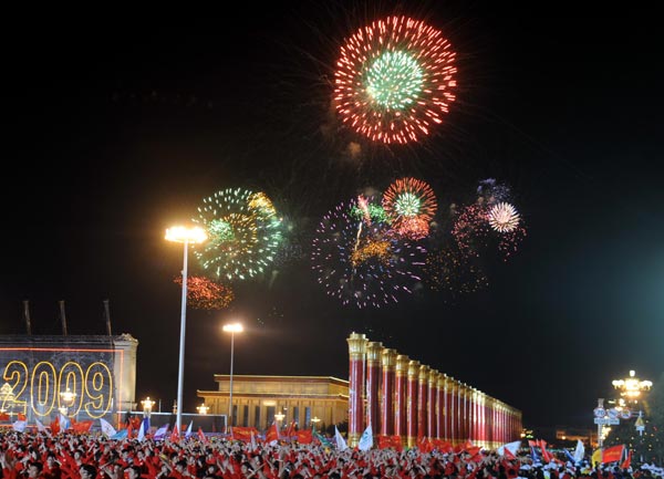 Fireworks explode over the Tian'anmen Square in central Beijing during a grand gala marking the 60th anniversary of the founding of the People's Republic of China, October 1, 2009.