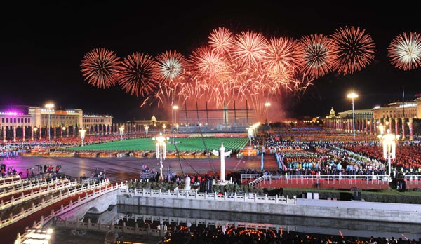 Fireworks are seen during a grand performance celebrating the 60th anniversary of the founding of the People's Republic of China, on the Tian'anmen square in Beijing, capital of China, October 1, 2009.