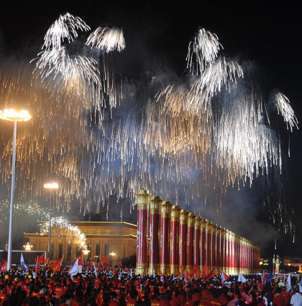 Fireworks explode over the Tian'anmen Square in central Beijing during a grand gala marking the 60th anniversary of the founding of the People's Republic of China October 1, 2009.