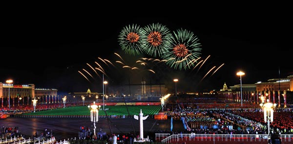 Fireworks are seen during a grand evening gala celebrating the 60th anniversary of the founding of the People's Republic of China, on the Tian'anmen square in Beijing, capital of China, October 1, 2009.