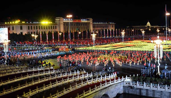 A grand performance is staged in the celebrations for the 60th anniversary of the founding of the People&apos;s Republic of China, on the Tian&apos;anmen Square in central Beijing, capital of China, October 1, 2009.