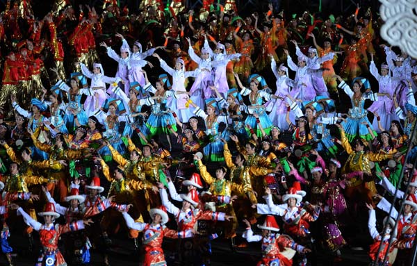 Dancers perform during the celebrations for the 60th anniversary of the founding of the People's Republic of China, on the Tian'anmen Square in Beijing, capital of China, October 1, 2009. 