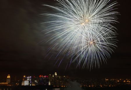 Fireworks explode over the Century Park in Shanghai, China, September 30, 2009. A concert and fireworks show were held here on Wednesday evening marking the 60th anniversary of the founding of the People's Republic of China.