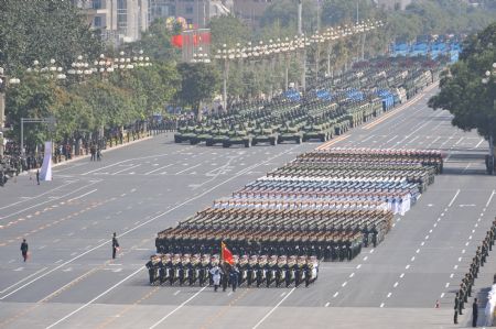 The march-past of a parade starts in the celebrations for the 60th anniversary of the founding of the People's Republic of China, in central Beijing, capital of China, Oct. 1, 2009. (Xinhua/Yang Lei)