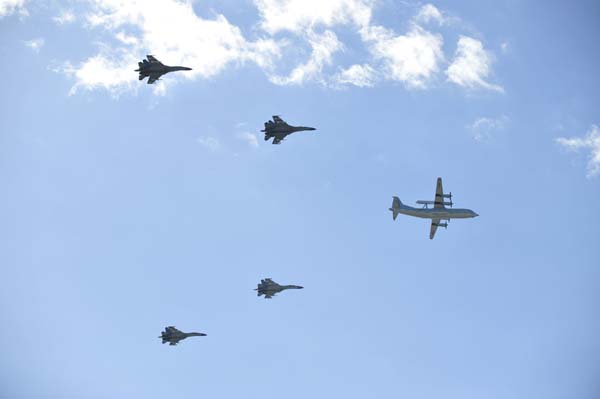  A formation of airborne warning and control plane and jet fighters flies over the Tian&apos;anmen Square in the celebrations for the 60th anniversary of the founding of the People&apos;s Republic of China, in Beijing, capital of China, Oct. 1, 2009. (Xinhua/Yang Guang)