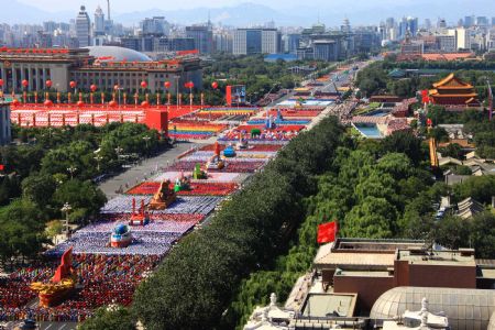 Floats take part in a parade of the celebrations for the 60th anniversary of the founding of the People&apos;s Republic of China, on Chang&apos;an Street in central Beijing, capital of China, Oct. 1, 2009. (Xinhua/Li Mingfang)