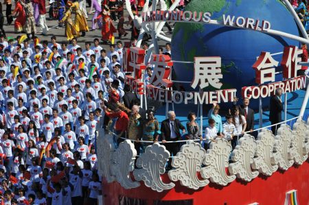 Parcitipants parade in the celebrations for the 60th anniversary of the founding of the People&apos;s Republic of China, on Chang&apos;an Street in central Beijing, capital of China, Oct. 1, 2009. (Xinhua/Huang Jingwen)