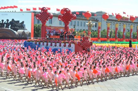 A float takes part in a parade of the celebrations for the 60th anniversary of the founding of the People&apos;s Republic of China, on Chang&apos;an Street in central Beijing, capital of China, Oct. 1, 2009. (Xinhua/Li Xiaoguo)