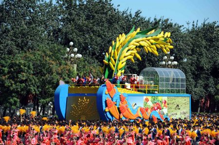 A float waits to take part in a parade of the celebrations for the 60th anniversary of the founding of the People&apos;s Republic of China, on Chang&apos;an Street in central Beijing, capital of China, Oct. 1, 2009. (Xinhua/Li Gang)