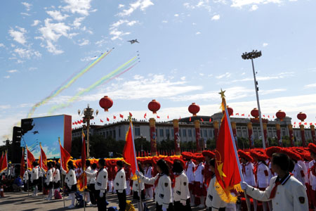 Aircrafts fly over the Tian&apos;anmen Square in the celebrations for the 60th anniversary of the founding of the People&apos;s Republic of China, in Beijing, capital of China, Oct. 1, 2009. (Xinhua/Zhao Peng) 