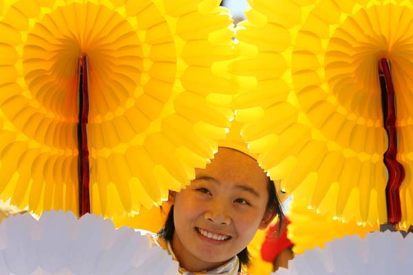 A student holds paper flowers while attending the celebrations for the 60th anniversary of the founding of the People's Republic of China, in central Beijing, capital of China, Oct. 1, 2009. (Xinhua/Hou Jun) 