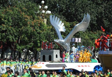 The float of north China&apos;s Hebei Province, takes part in a parade of the celebrations for the 60th anniversary of the founding of the People&apos;s Republic of China, on Chang&apos;an Street in central Beijing, capital of China, Oct. 1, 2009. (Xinhua/Li Gang)