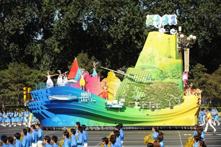 The float of east China&apos;s Shandong Province, takes part in a parade of the celebrations for the 60th anniversary of the founding of the People&apos;s Republic of China, on Chang&apos;an Avenue in central Beijing, capital of China, Oct. 1, 2009. (Xinhua/Li Gang)