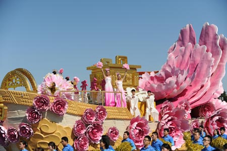 A float representing central China&apos;s Henan Province takes part in a parade of the celebrations for the 60th anniversary of the founding of the People&apos;s Republic of China, on Chang&apos;an Avenue in central Beijing, capital of China, Oct. 1, 2009. (Xinhua/Zhao Peng)