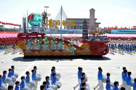 A float of east China&apos;s Jiangsu Province takes part in a parade of the celebrations for the 60th anniversary of the founding of the People&apos;s Republic of China, on Chang&apos;an Street in central Beijing, capital of China, Oct. 1, 2009. (Xinhua/Li Xiaoguo)