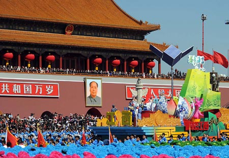 The float of east China&apos;s Jiangxi Province takes part in the celebrations for the 60th anniversary of the founding of the People&apos;s Republic of China, in Beijing, capital of China, Oct. 1, 2009. (Xinhua/Wang Song)