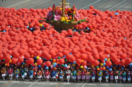 Children take part in a parade of the celebrations for the 60th anniversary of the founding of the People&apos;s Republic of China, on Chang&apos;an Street in central Beijing, capital of China, Oct. 1, 2009.(Xinhua/Yang Lei)