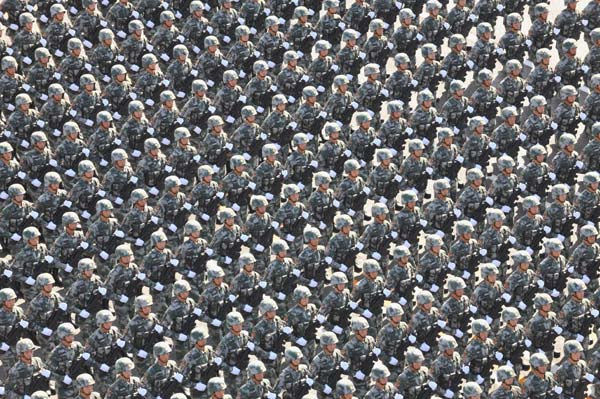 Infantries receive inspection in a parade of the celebrations for the 60th anniversary of the founding of the People&apos;s Republic of China, on Chang&apos;an Street in central Beijing, capital of China, Oct. 1, 2009. (Xinhua/Xie Huanchi)