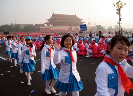 Pupils attending the celebrations for the 60th anniversary of the founding of the People's Republic of China, walk into the Tian'anmen Square in central Beijing, capital of China, Oct. 1, 2009. (Xinhua/Wang Xiaochuan)