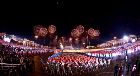 Fireworks are seen over the Tian&apos;anmen Square during the grand evening gala celebrating the 60th anniversary of the founding of the People&apos;s Republic of China, in Beijing, capital of China, October 1, 2009.