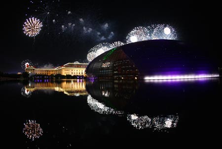 Fireworks explode over the Tian&apos;anmen Square in central Beijing during a grand evening gala in the celebrations for the 60th anniversary of the founding of the People&apos;s Republic of China, October 1, 2009.